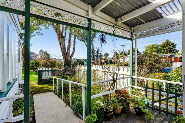 Photo of property in 10 Miro Street, Inglewood, 4330