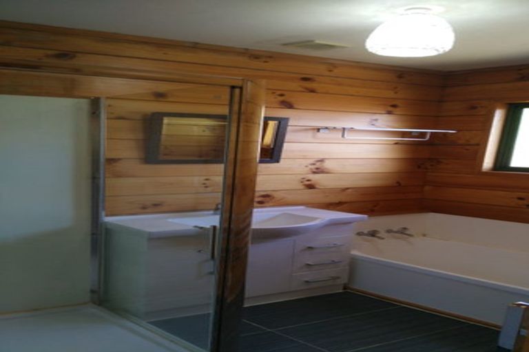 Photo of property in 1/3 Manutara Avenue, Forrest Hill, Auckland, 0620