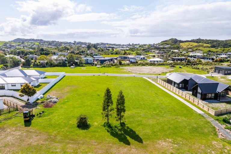 Photo of property in 2 Grey Heron Close, Mangawhai Heads, 0573