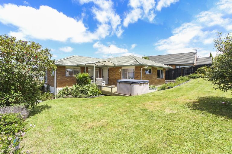 Photo of property in 62 Garton Drive, Massey, Auckland, 0614