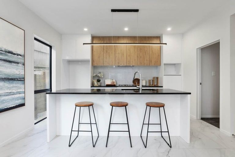 Photo of property in 6b Dalwhinnie Parade, Highland Park, Auckland, 2010