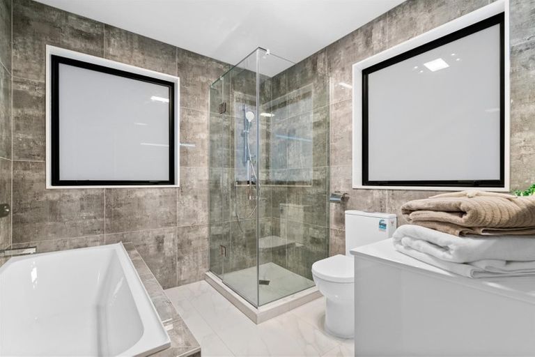 Photo of property in 100 Parkview Drive, Gulf Harbour, Whangaparaoa, 0930