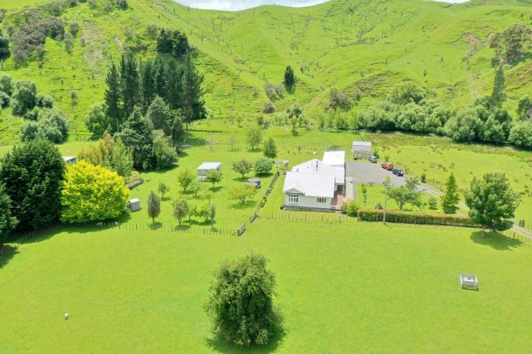 Photo of property in 709 Weber Road, Waitahora, Dannevirke, 4971