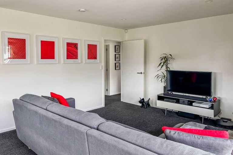 Photo of property in 2a Piper Place, Roslyn, Palmerston North, 4414
