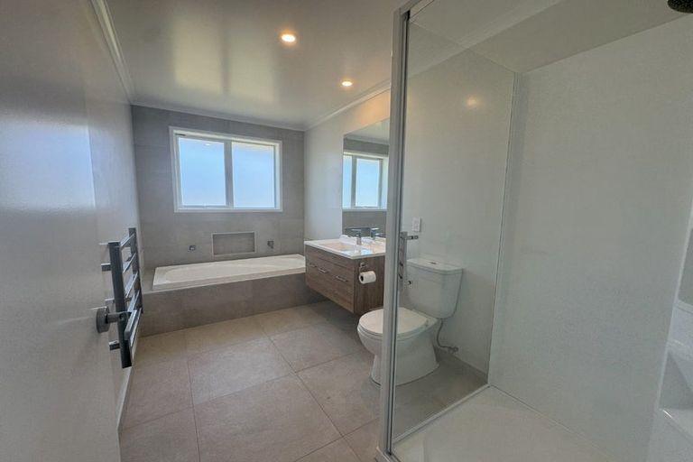 Photo of property in 30 Te Piriti Road, One Tree Point, 0118