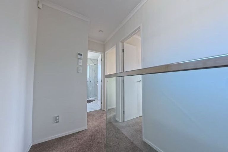 Photo of property in 11 Pihoihoi Place, Hobsonville, Auckland, 0616