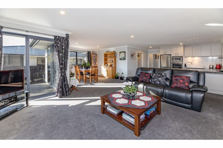Photo of property in 76 Avondale Road, Avondale, Christchurch, 8061