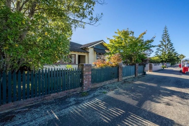 Photo of property in 37 Shamrock Street, Takaro, Palmerston North, 4412
