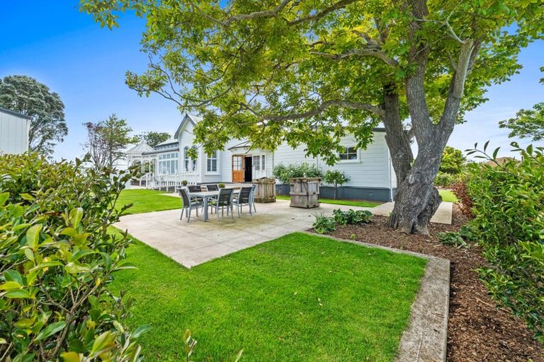 Photo of property in 76 Turuturu Road, Hawera, 4674