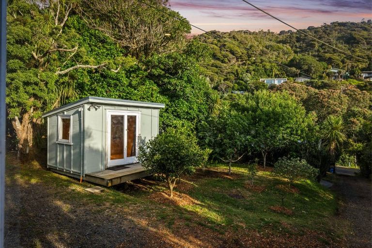 Photo of property in 132 Seaview Road, Piha, New Lynn, 0772