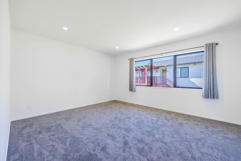 Photo of property in 50c Barbados Drive, Unsworth Heights, Auckland, 0632