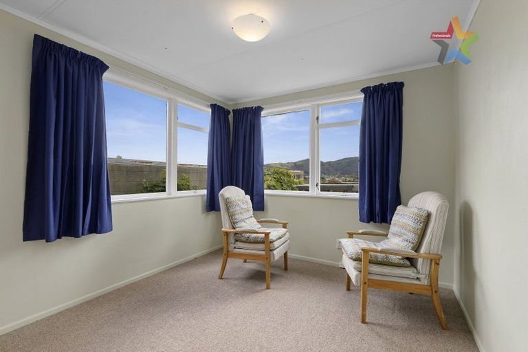 Photo of property in 5 Tyrone Grove, Wainuiomata, Lower Hutt, 5014