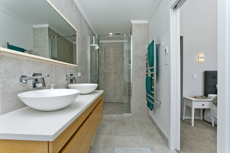 Photo of property in 927 East Coast Road, Northcross, Auckland, 0632