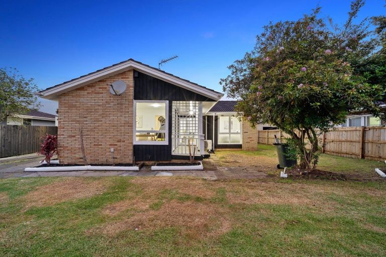 Photo of property in 39 Cottingham Crescent, Mangere East, Auckland, 2024
