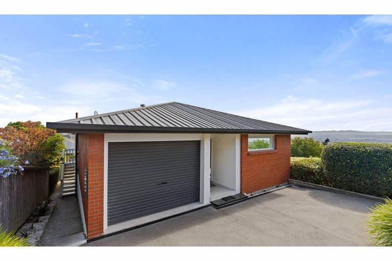 Photo of property in 118 Dyers Pass Road, Cashmere, Christchurch, 8022