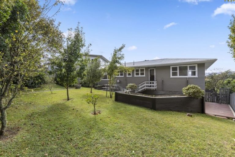 Photo of property in 5 Camellia Terrace, Maungaraki, Lower Hutt, 5010