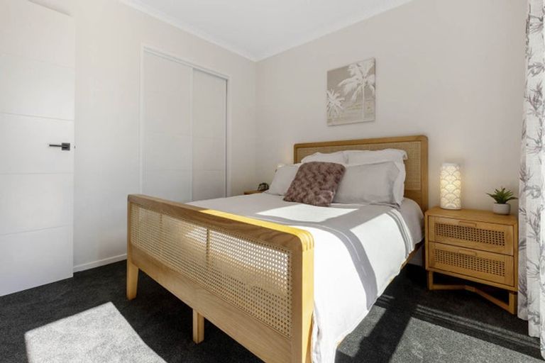 Photo of property in 28 Durey Road, Dairy Flat, 0792