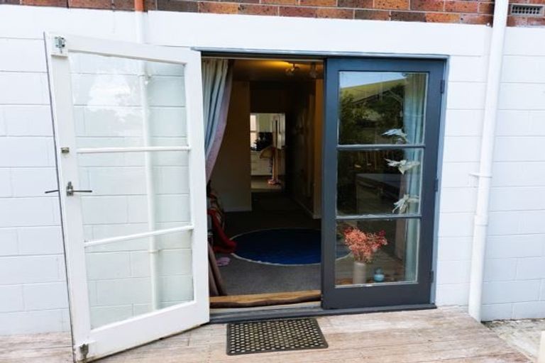 Photo of property in 4/162 Onewa Road, Northcote, Auckland, 0627