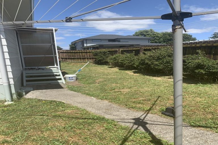 Photo of property in 2/4 Etherton Drive, Weymouth, Auckland, 2103