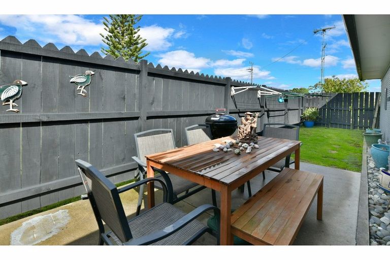 Photo of property in 1/127 Centreway Road, Orewa, 0931