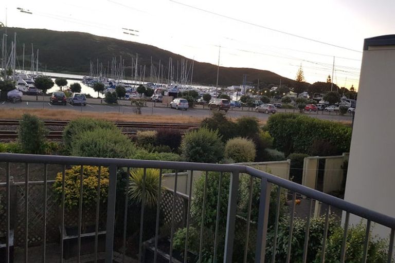 Photo of property in 14 Marina View, Paremata, Porirua, 5026