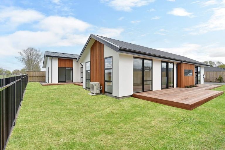 Photo of property in 21 Malaga Crescent, Harewood, Christchurch, 8051