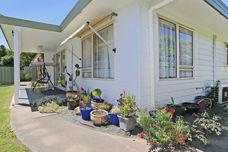 Photo of property in 2/1003 Caroline Road, Mayfair, Hastings, 4122