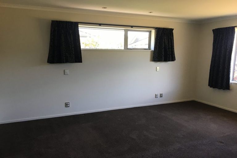Photo of property in 10 Handley Crescent, Wigram, Christchurch, 8042