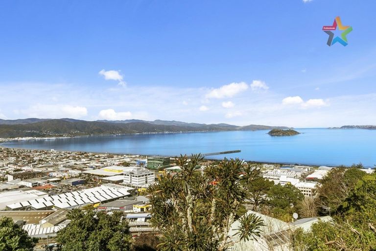 Photo of property in 30 Singers Road, Korokoro, Lower Hutt, 5012