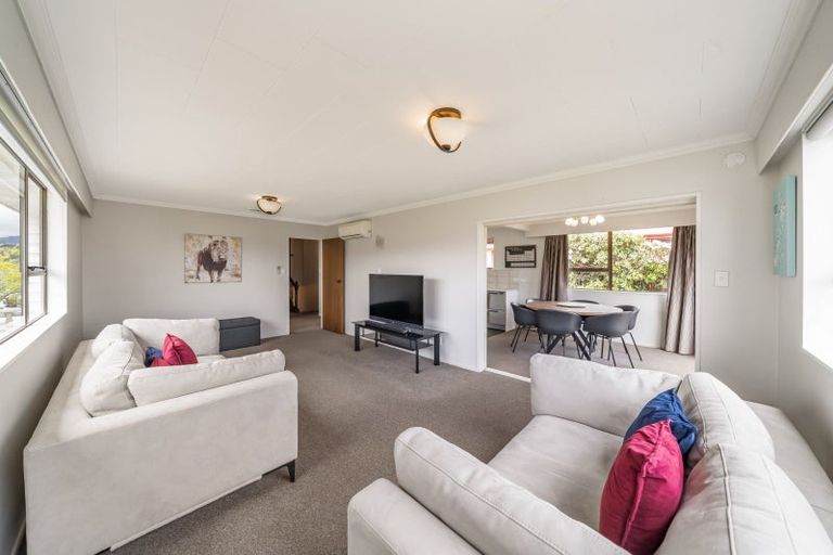 Photo of property in 32 Seymour Grove, Kingsley Heights, Upper Hutt, 5018