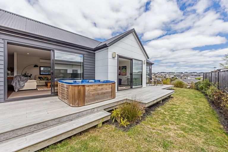 Photo of property in 48 Madison Terrace, Silverdale, 0932