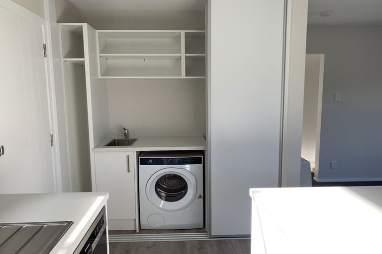 Photo of property in 137a Newlands Road, Newlands, Wellington, 6037