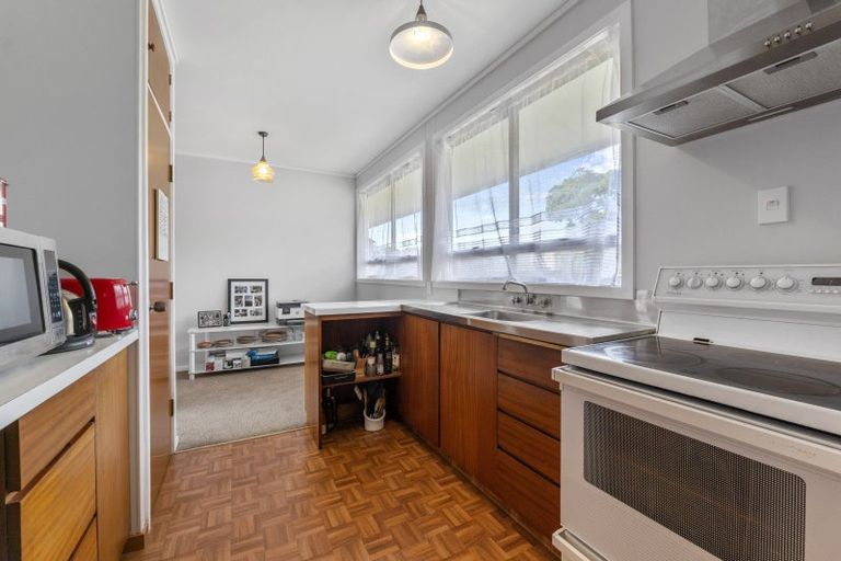 Photo of property in 9 Barrett Street, Westown, New Plymouth, 4310