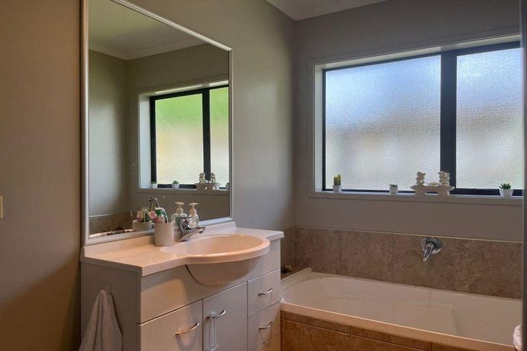 Photo of property in 6 Ramesh Place, Pukekohe, 2120