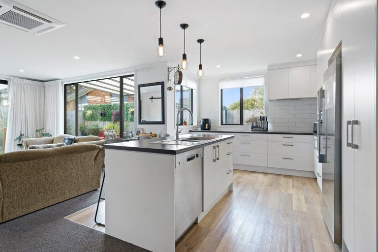 Photo of property in 285 Shakespeare Street, Leamington, Cambridge, 3432