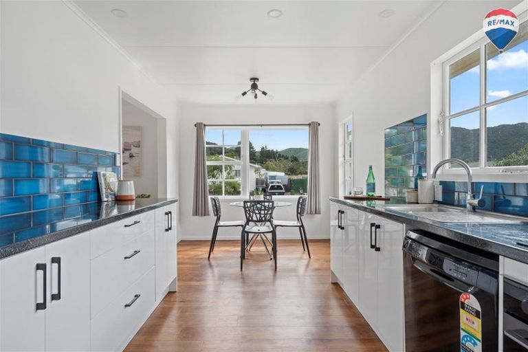 Photo of property in 33 Stockdale Street, Wainuiomata, Lower Hutt, 5014