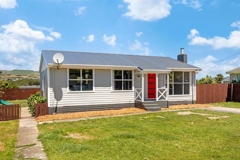 Photo of property in 31 Whanga Crescent, Titahi Bay, Porirua, 5022