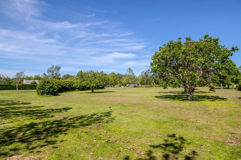 Photo of property in 5 Eagle Place, Martinborough, 5711