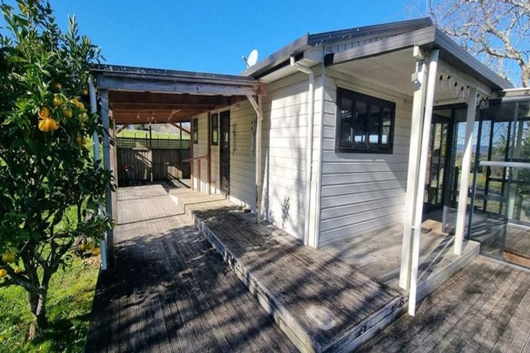 Photo of property in 100 Ranfurly Road, Alfriston, Auckland, 2105