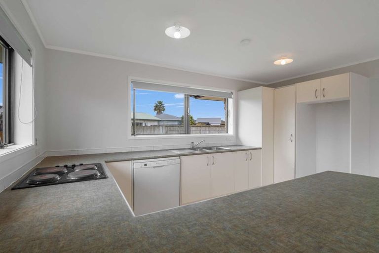 Photo of property in 19 Aitkenhead Court, Parakai, 0830