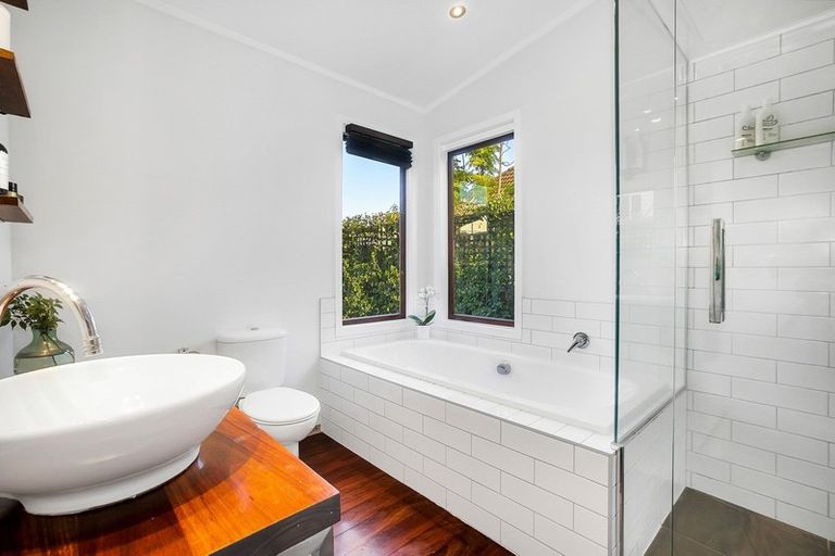 Photo of property in 22 Wright Road, Point Chevalier, Auckland, 1022