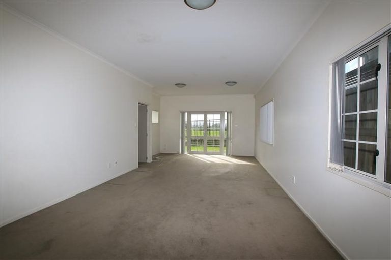 Photo of property in 14 Mulvaney Crescent, Henderson, Auckland, 0612