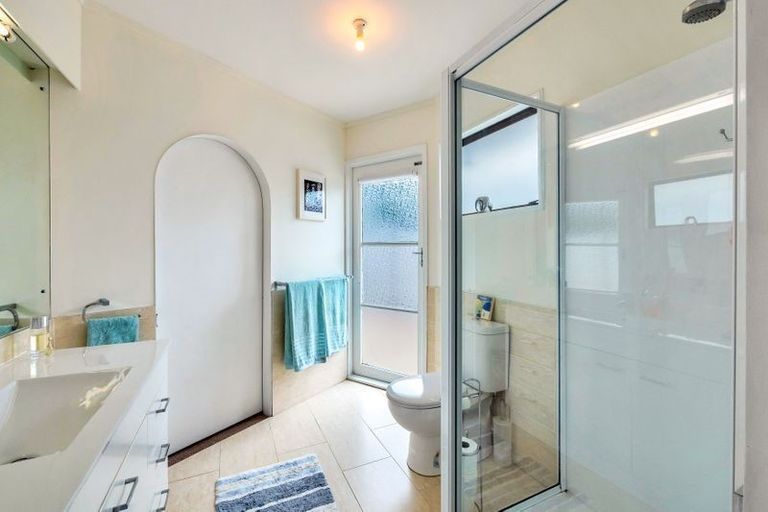 Photo of property in 28 Andes Avenue, Mangere Bridge, Auckland, 2022