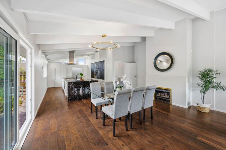 Photo of property in 26 Pickwick Parade, Mellons Bay, Auckland, 2014