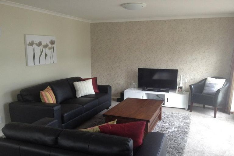 Photo of property in 5 Kowhai Avenue, Ebdentown, Upper Hutt, 5018