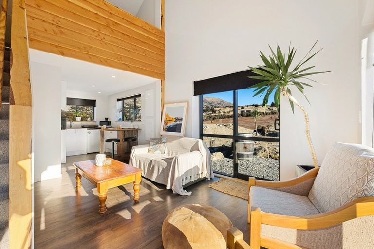 Photo of property in 12 Miharo Lane, Queensberry, Cromwell, 9383