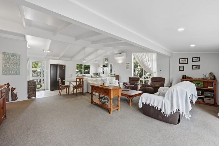 Photo of property in 100 Torkar Road, Clarks Beach, 2122