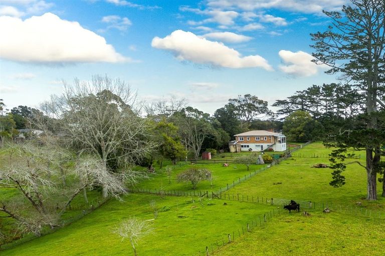 Photo of property in 141 Tawa Road, Kumeu, 0891