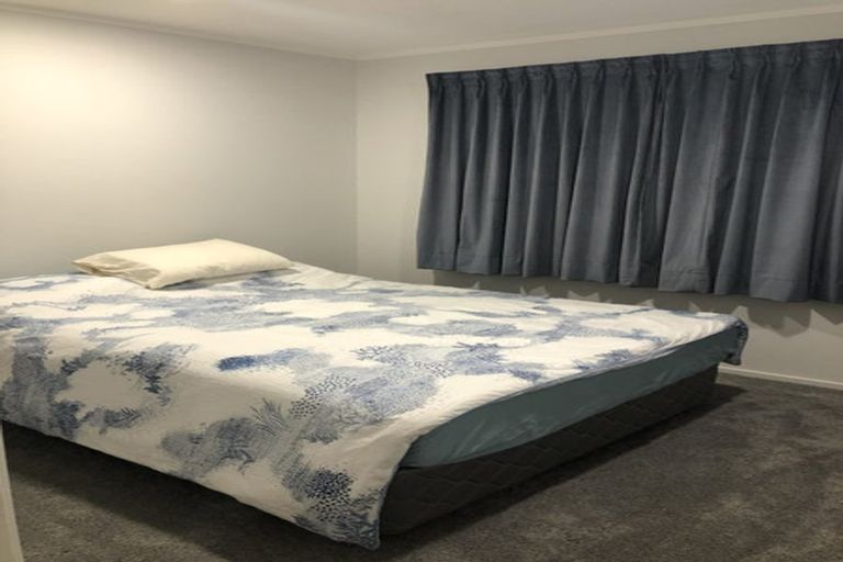 Photo of property in 26 Donzella Place, Conifer Grove, Takanini, 2112