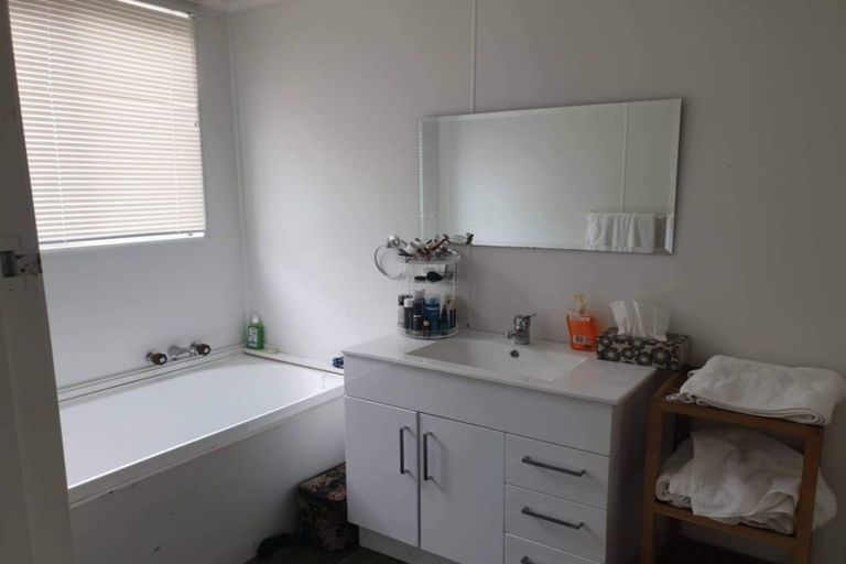 Photo of property in 240 Bridge Street, Eltham, 4322